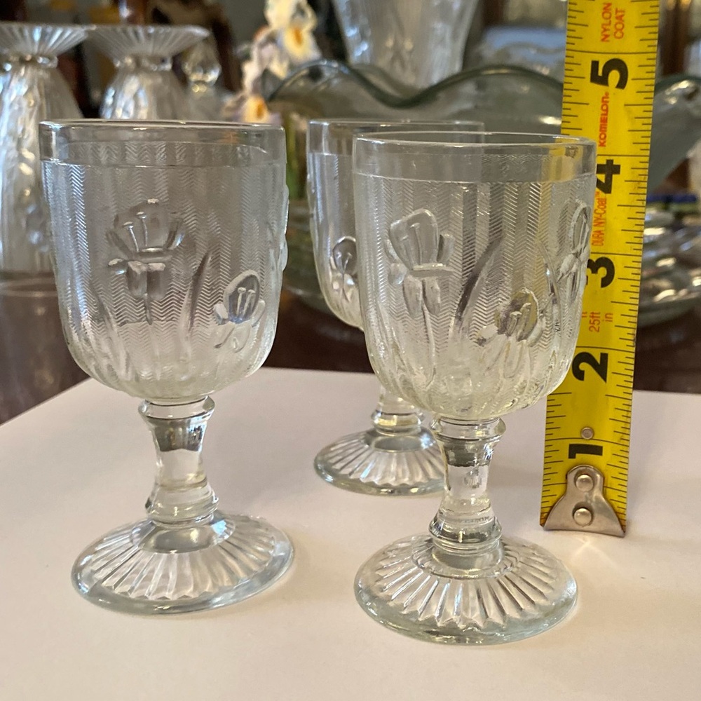 Iris & Herringbone 3 oz Clear Wine Sherry Goblets
Set of 3